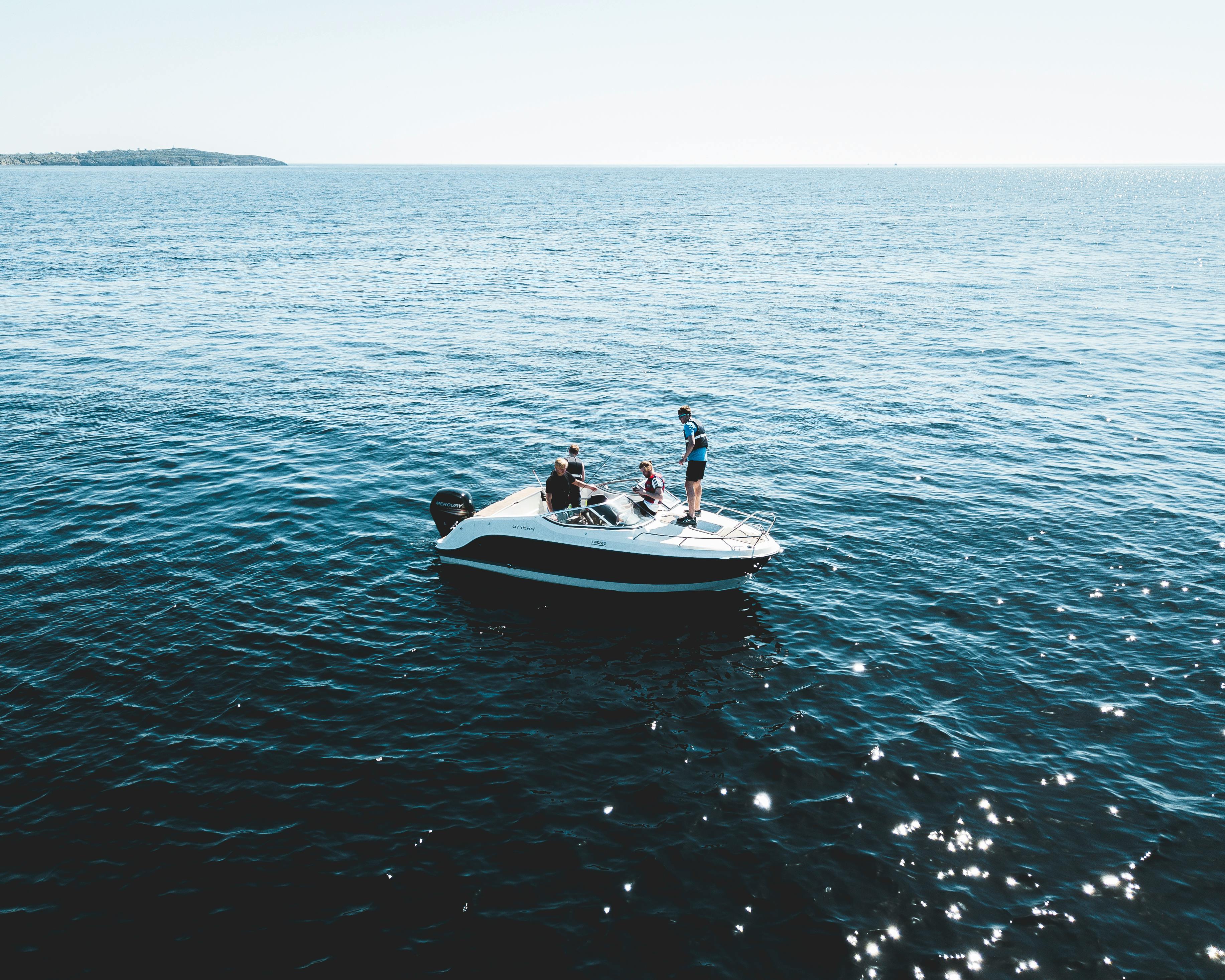 bateau de pêche en mer
