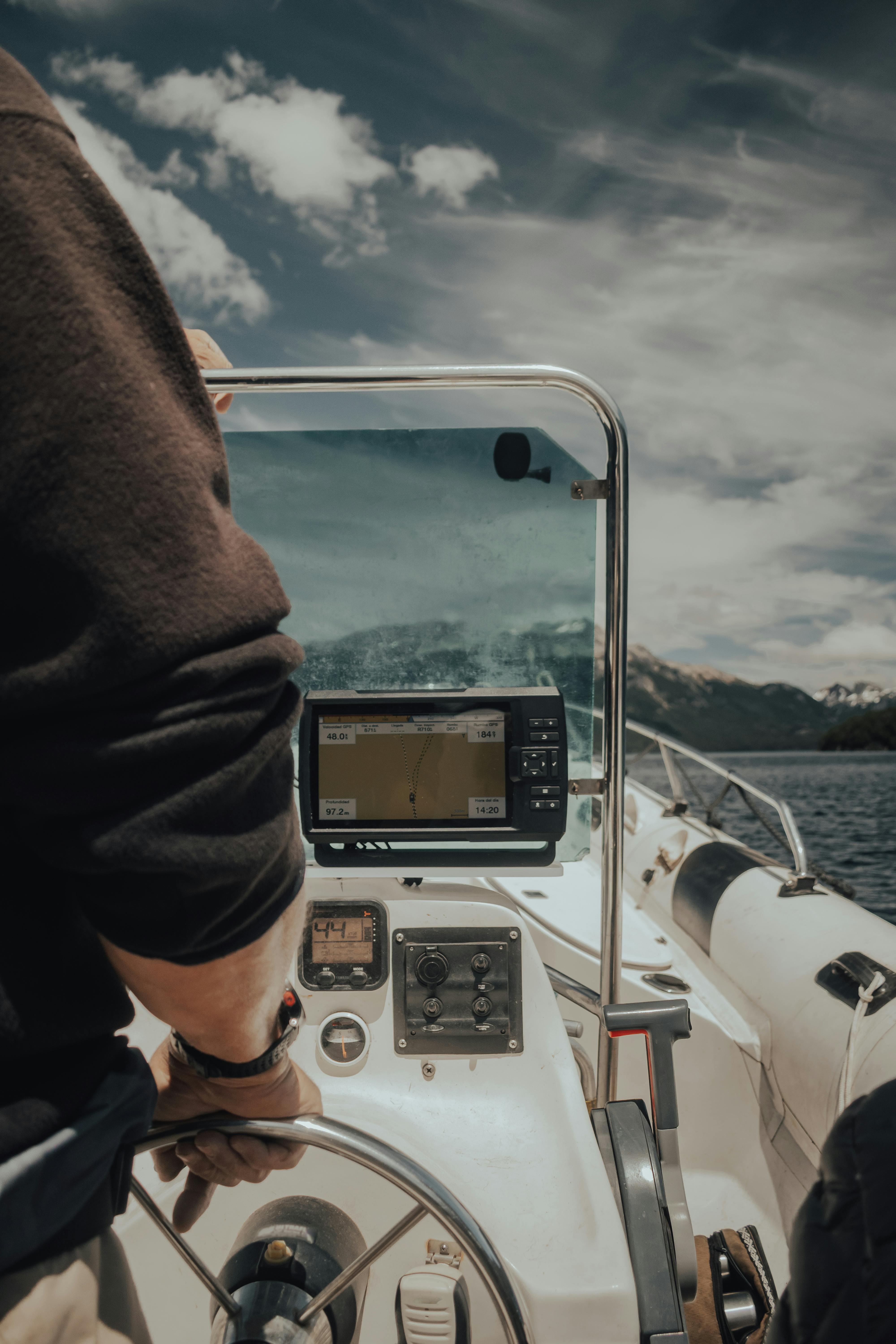 systèmes électroniques de bord : navigation, communication, sécurité et confort